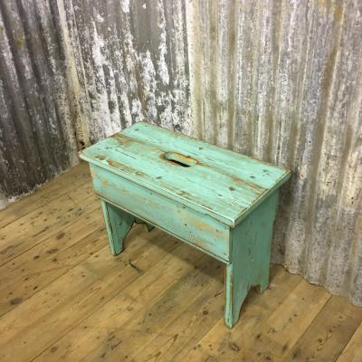 PRIMITIVE STOOLS