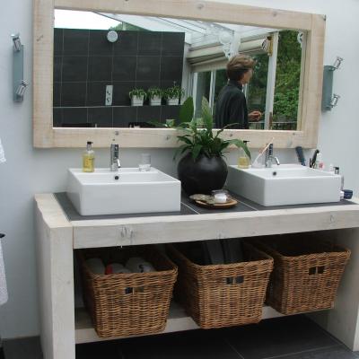 Bathroom Unit with Tiled Top Bathroom Unit with Tiled Top